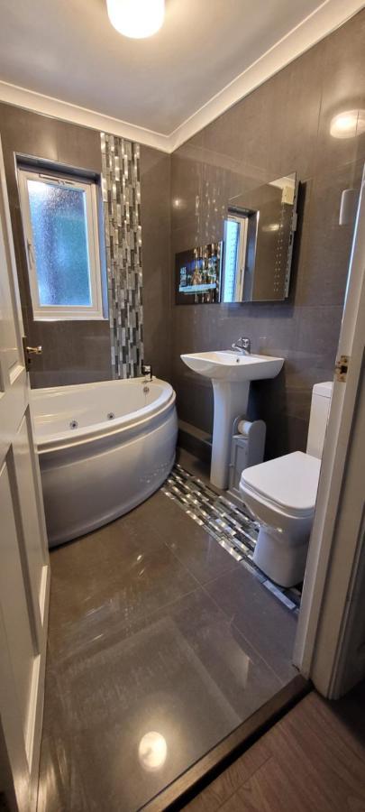 Tides Reach - 3 Bedroom Holiday Home - Llanreath - Pembroke Dock Exterior foto